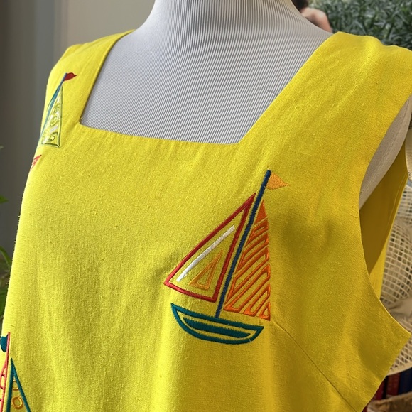 VINTAGE BETSYS THINGS EMBROIDERED SAILBOAT LINEN SHIFT DRESS YELLOW PLUS SIZE 14 - Picture 3 of 12